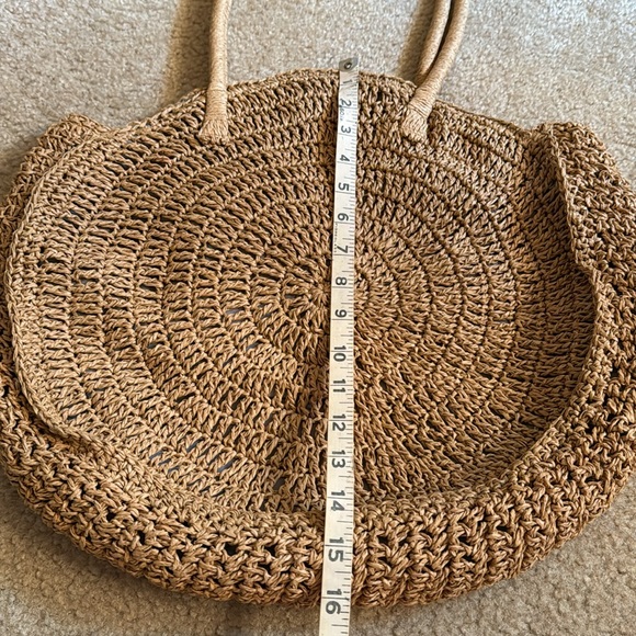 Round Straw Bag - Picture 5 of 10